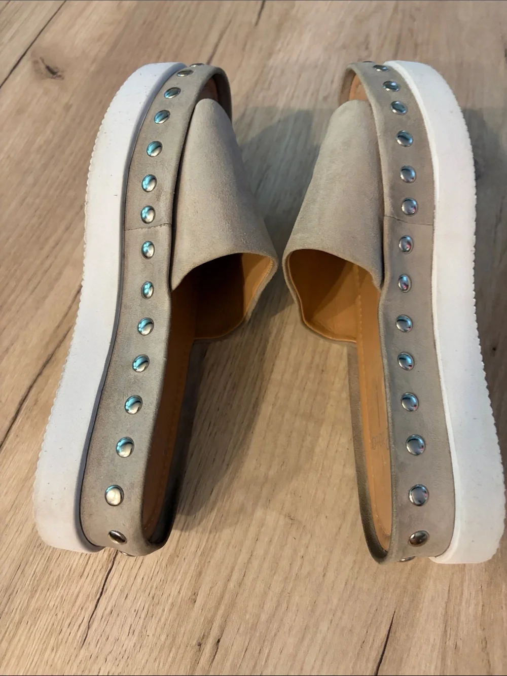PAOLO TAUPE GRAY SUEDE STUDDED PLATFORM SLUDE SANDALS SIZE 6